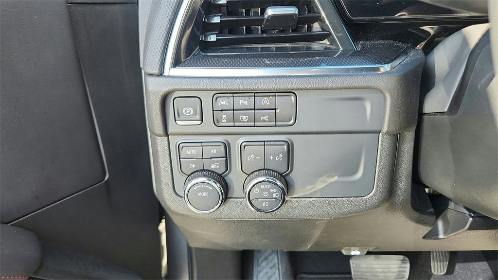 2025 Chevrolet Suburban RST