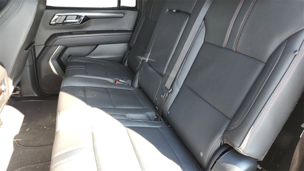 2025 Chevrolet Suburban RST