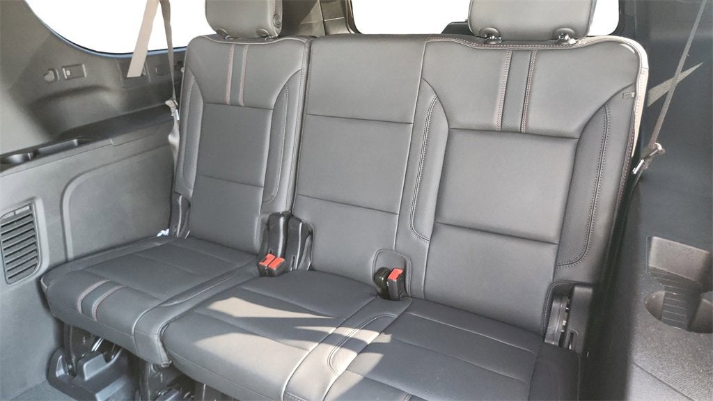 2025 Chevrolet Suburban RST