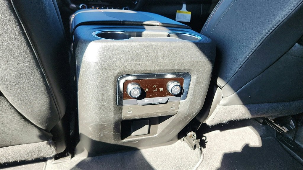 2025 Chevrolet Suburban RST