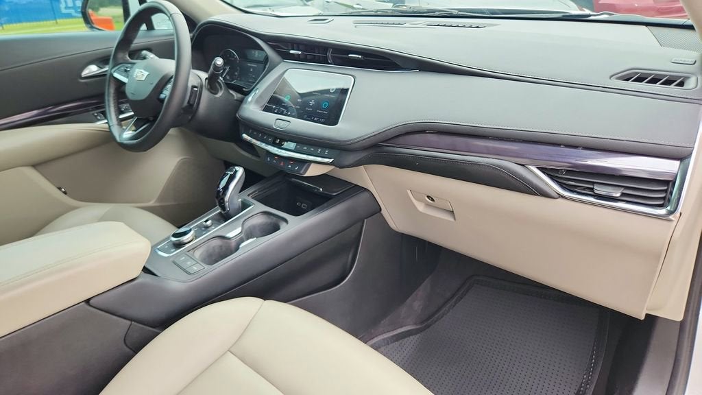 2023 Cadillac XT4 Luxury