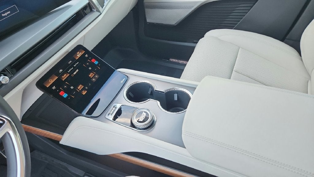 2027 Cadillac VISTIQ Luxury