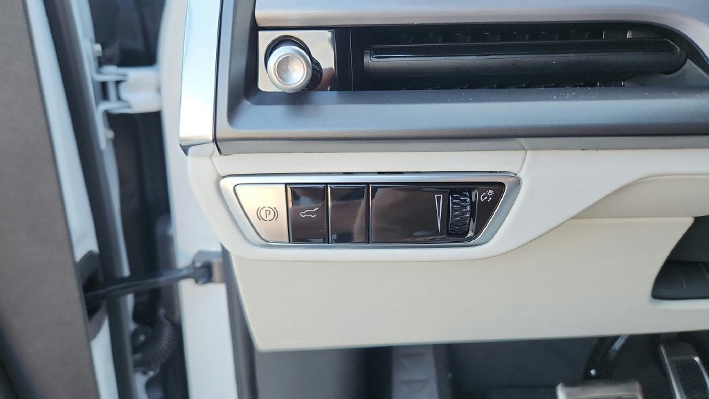 2027 Cadillac VISTIQ Luxury