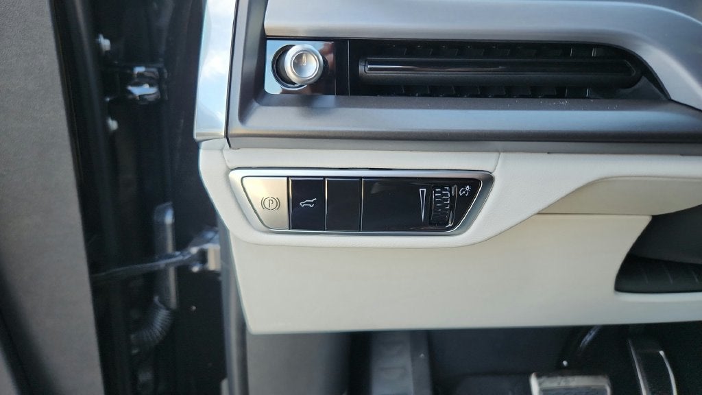 2027 Cadillac VISTIQ Sport