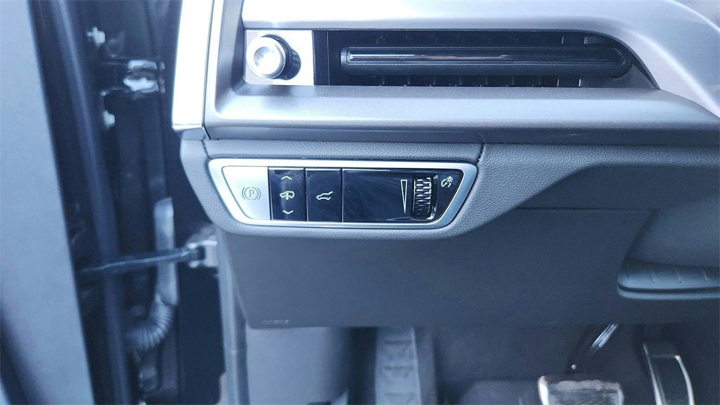 2026 Cadillac VISTIQ Platinum