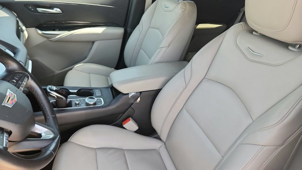 2022 Cadillac XT4 FWD Premium Luxury
