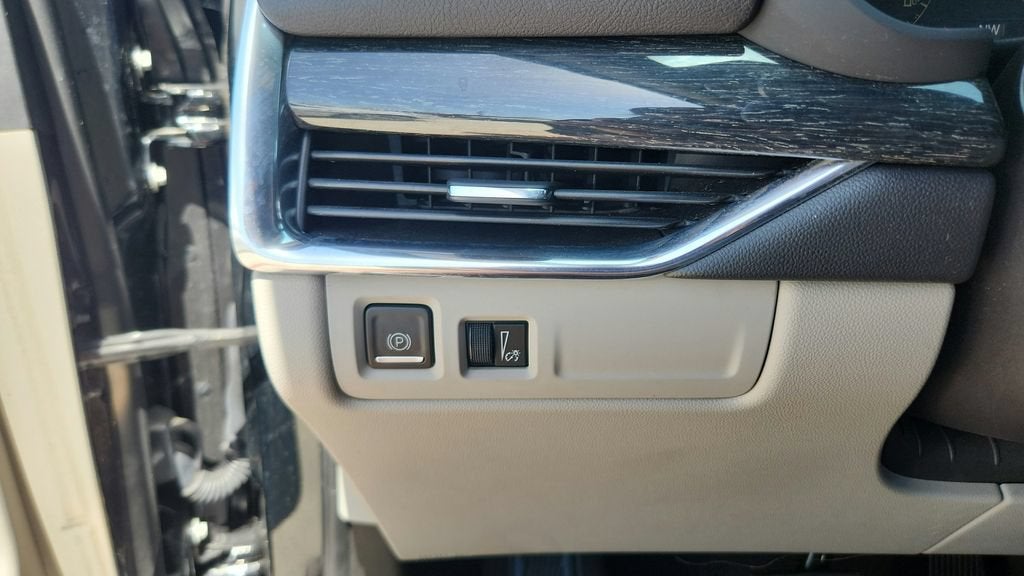 2022 Cadillac XT4 FWD Premium Luxury