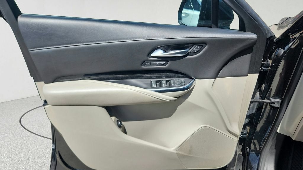 2022 Cadillac XT4 FWD Premium Luxury