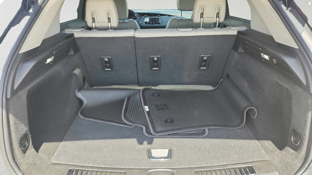 2022 Cadillac XT4 FWD Premium Luxury