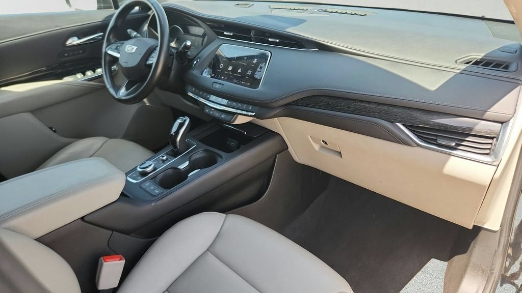 2022 Cadillac XT4 FWD Premium Luxury