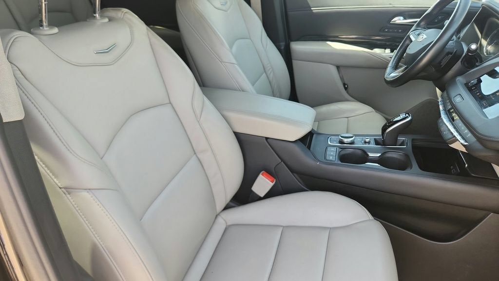 2022 Cadillac XT4 FWD Premium Luxury