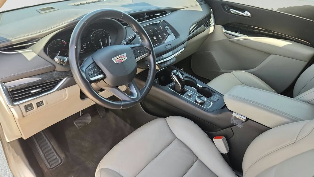 2022 Cadillac XT4 FWD Premium Luxury