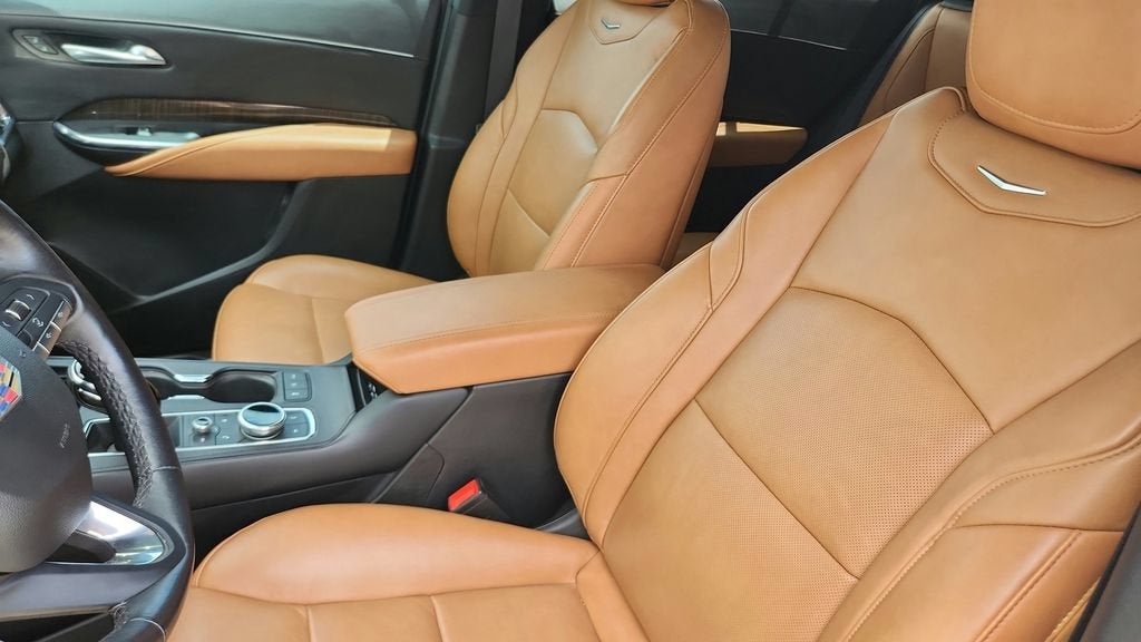 2023 Cadillac XT4 FWD Premium Luxury