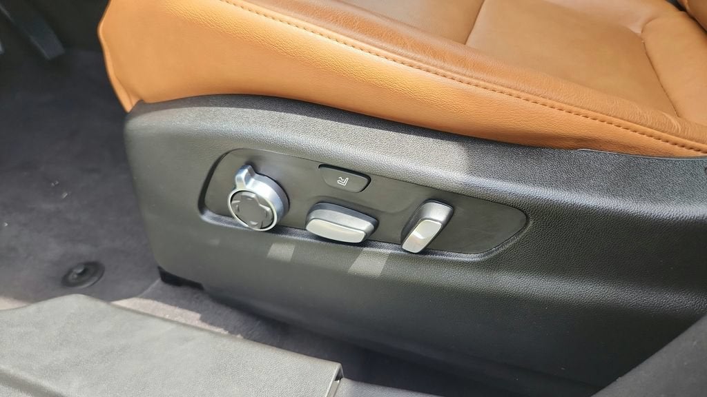 2023 Cadillac XT4 FWD Premium Luxury