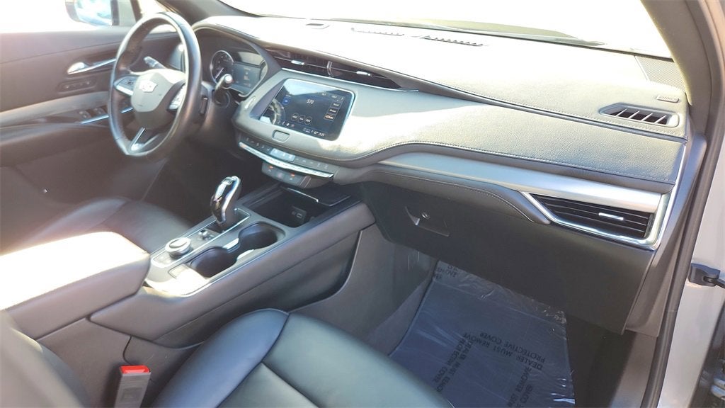 2023 Cadillac XT4 Premium Luxury