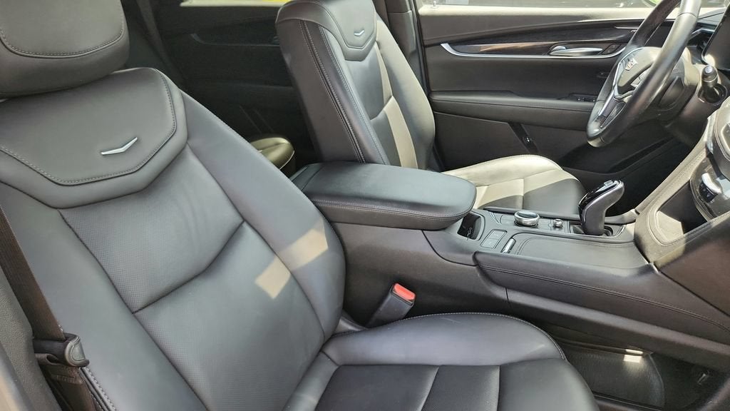 2022 Cadillac XT5 Premium Luxury