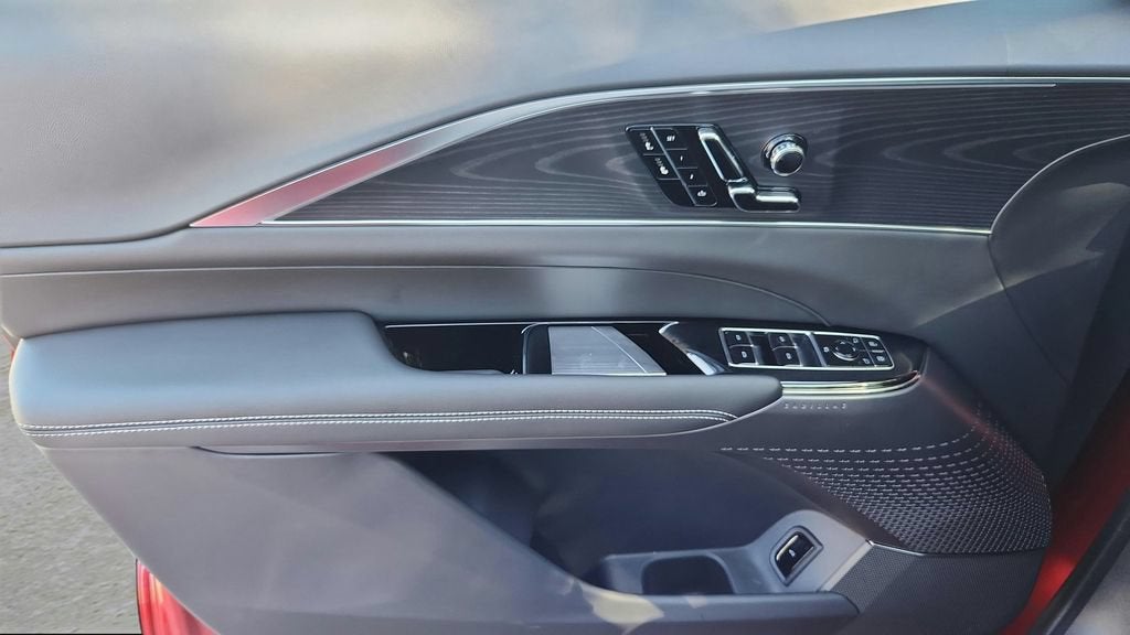 2025 Cadillac LYRIQ Luxury 1
