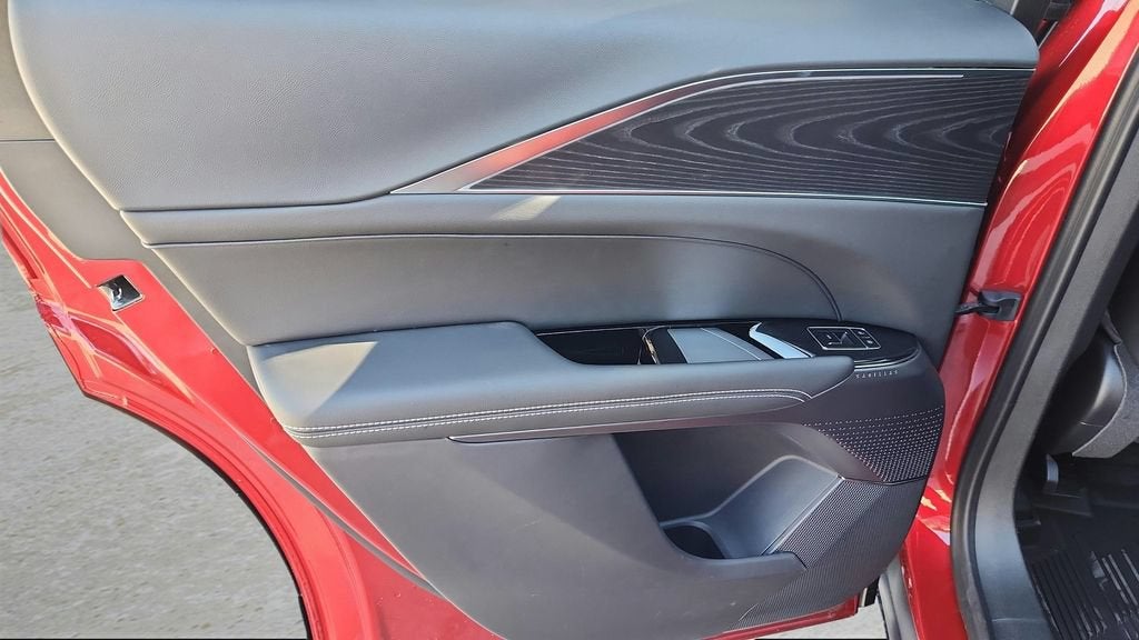 2025 Cadillac LYRIQ Luxury 1