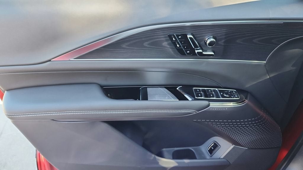 2025 Cadillac LYRIQ Luxury 1