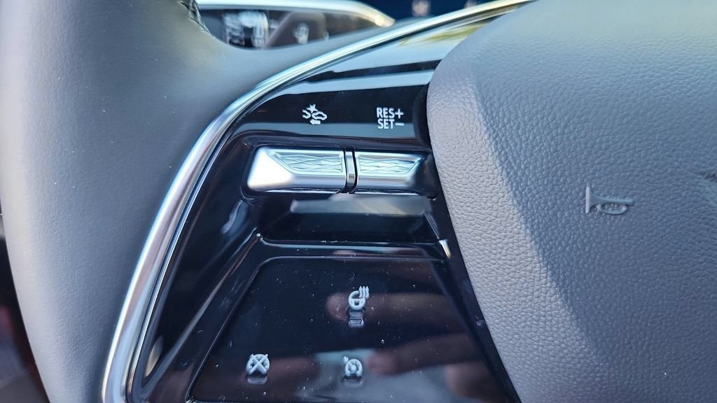 2025 Cadillac LYRIQ Luxury 1