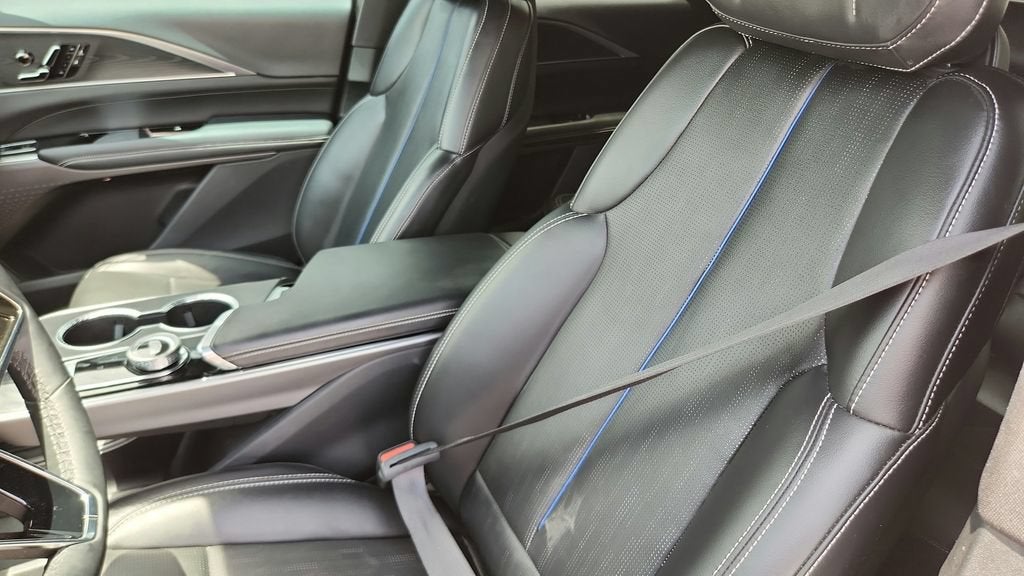 2025 Cadillac LYRIQ Luxury 1