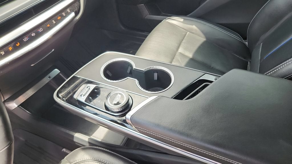 2025 Cadillac LYRIQ Luxury 1
