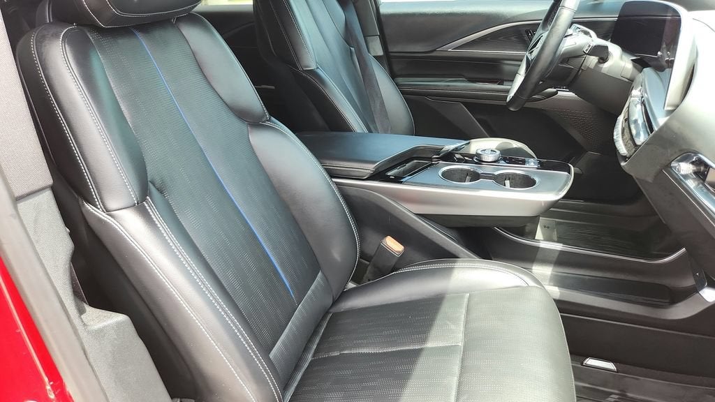 2025 Cadillac LYRIQ Luxury 1