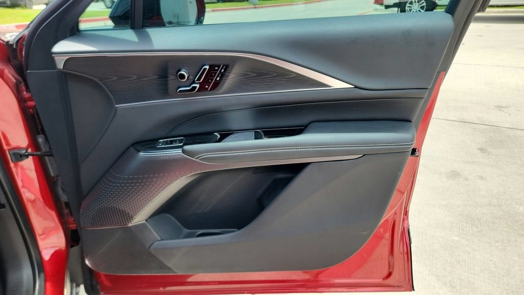 2025 Cadillac LYRIQ Luxury 1