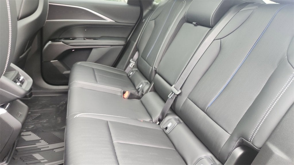 2025 Cadillac LYRIQ Luxury 1