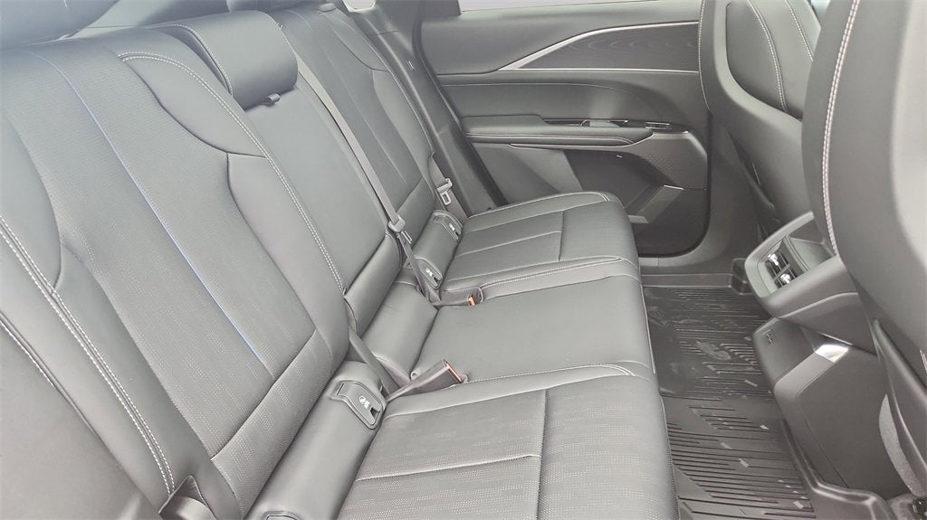 2025 Cadillac LYRIQ Luxury 1