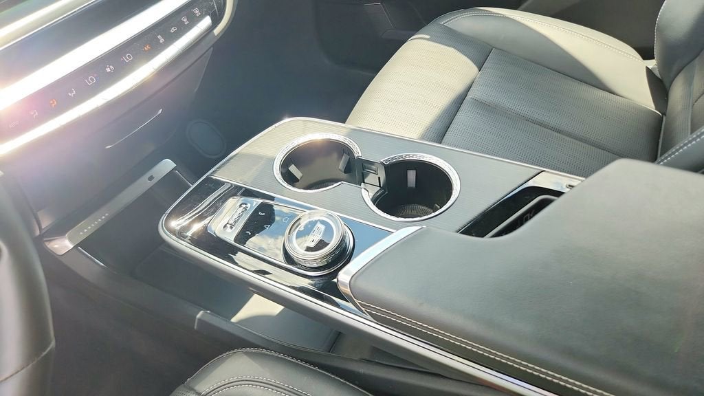 2024 Cadillac LYRIQ Luxury 1