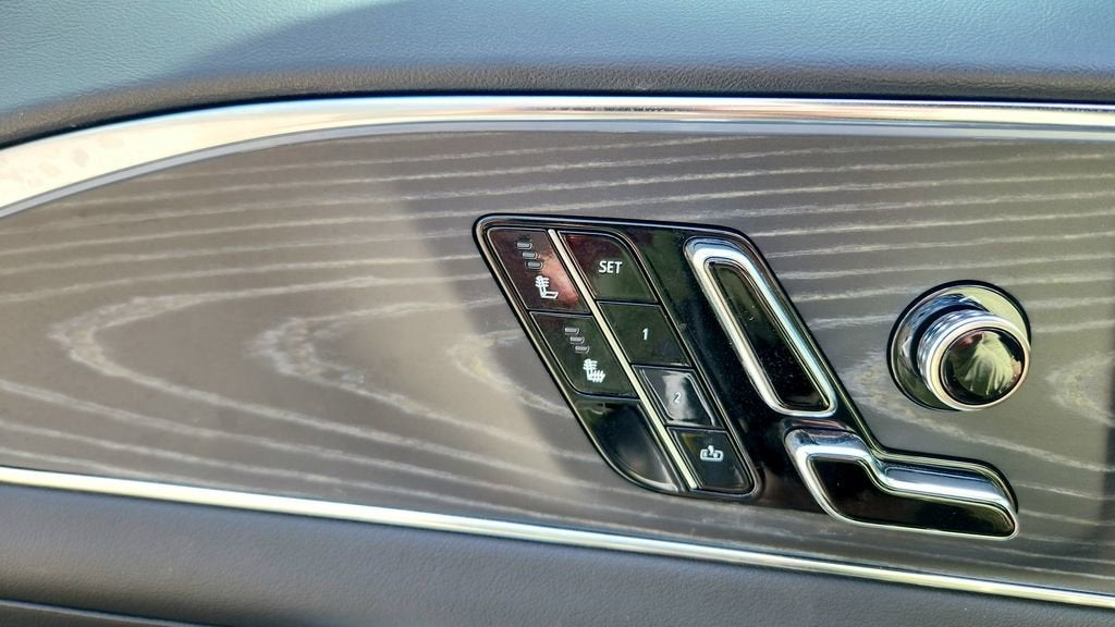2024 Cadillac LYRIQ Luxury 1