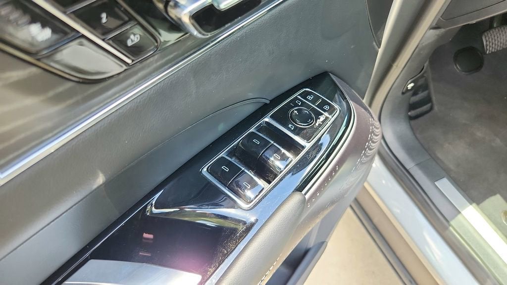 2024 Cadillac LYRIQ Luxury 1