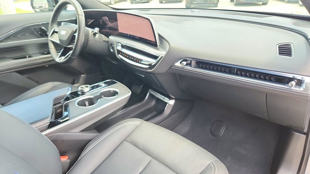 2024 Cadillac LYRIQ Luxury 1