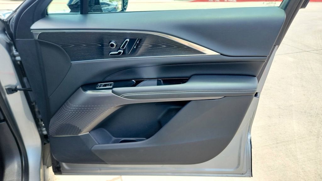 2024 Cadillac LYRIQ Luxury 1
