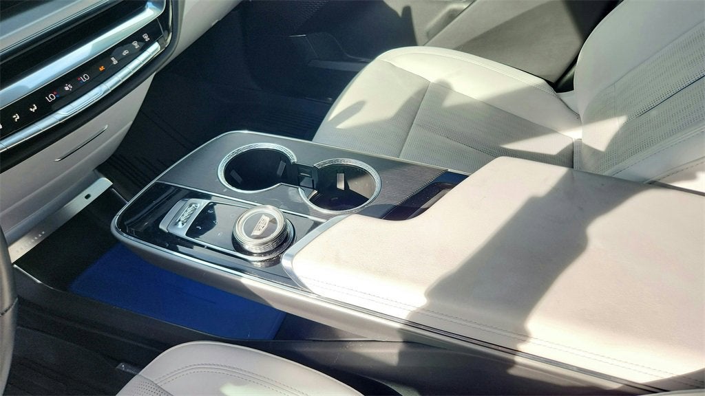 2024 Cadillac LYRIQ Luxury 1