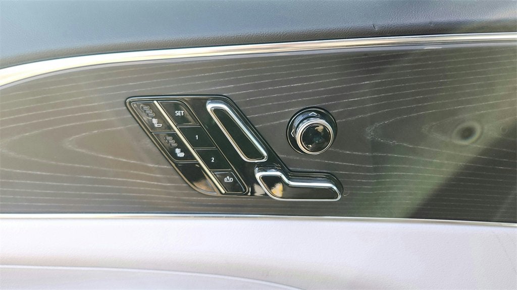 2024 Cadillac LYRIQ Luxury 1