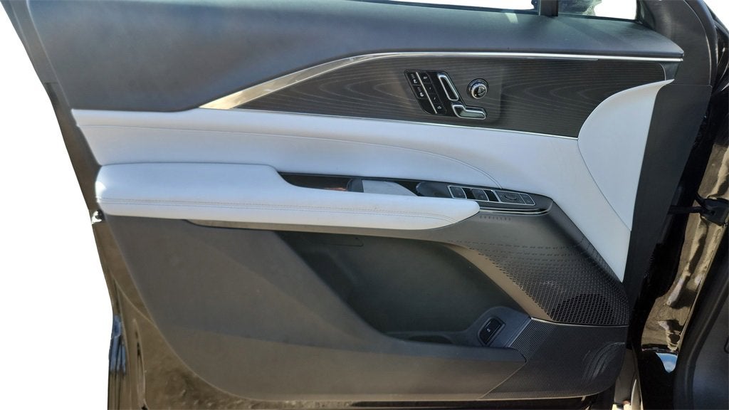 2024 Cadillac LYRIQ Luxury 1