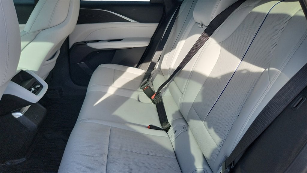 2024 Cadillac LYRIQ Luxury 1