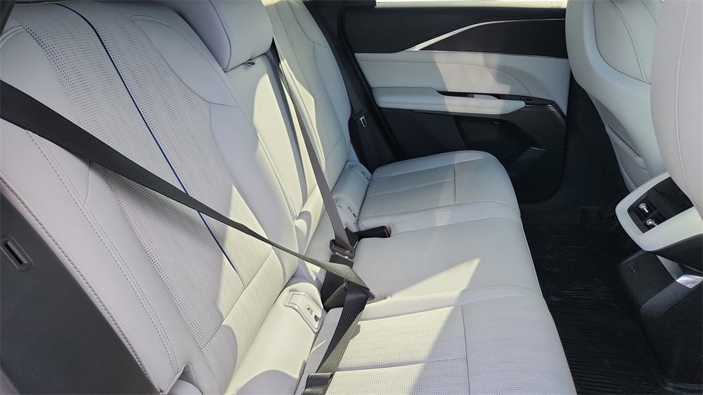 2024 Cadillac LYRIQ Luxury 1