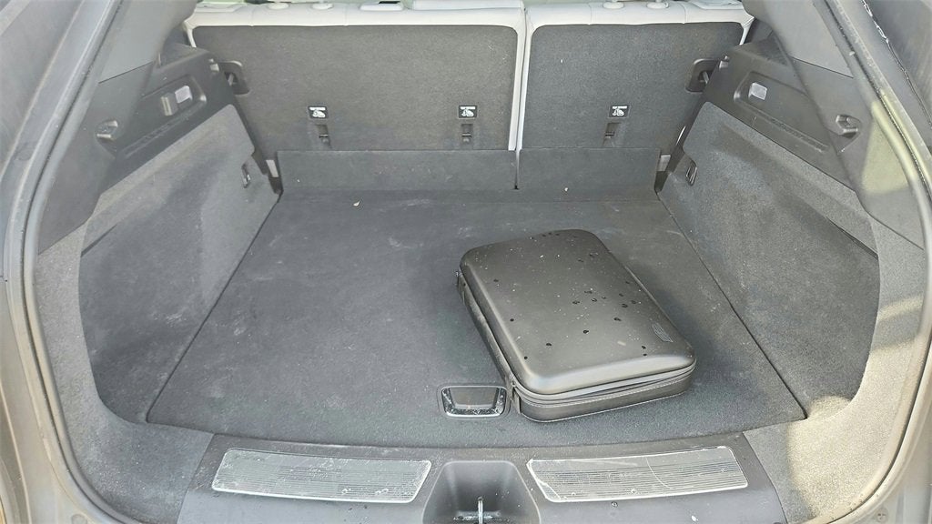 2024 Cadillac LYRIQ Luxury 1