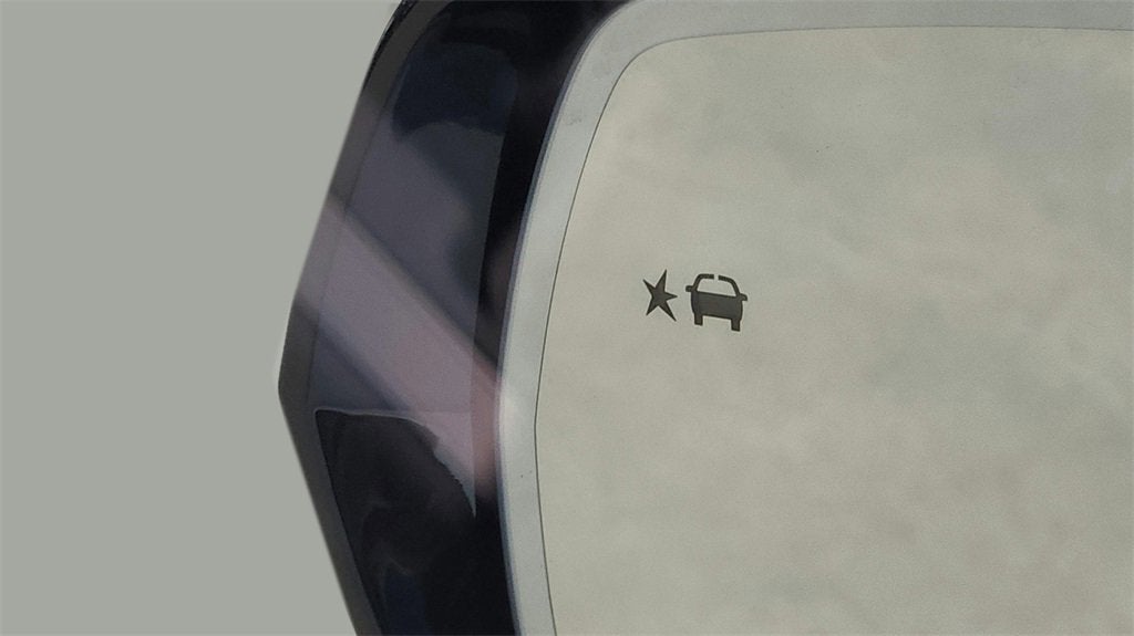 2025 Cadillac LYRIQ Luxury 2