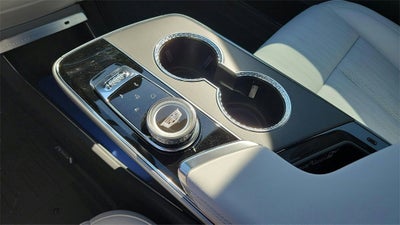 2025 Cadillac LYRIQ Luxury 2