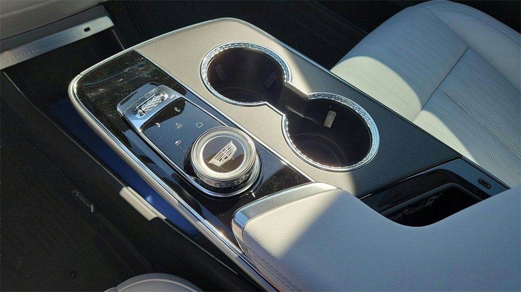 2025 Cadillac LYRIQ Luxury 2