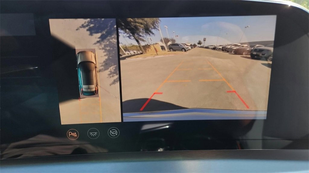 2025 Cadillac LYRIQ Luxury 2