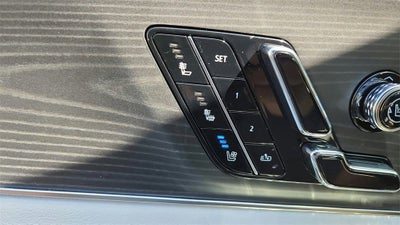 2025 Cadillac LYRIQ Luxury 2