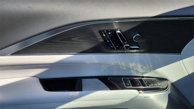 2025 Cadillac LYRIQ Luxury 2