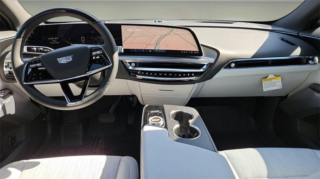 2025 Cadillac LYRIQ Luxury 2