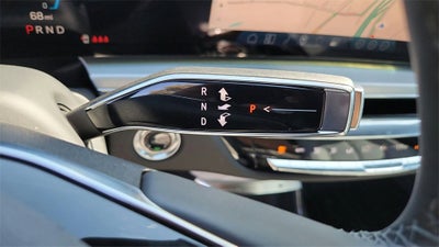 2025 Cadillac LYRIQ Luxury 2