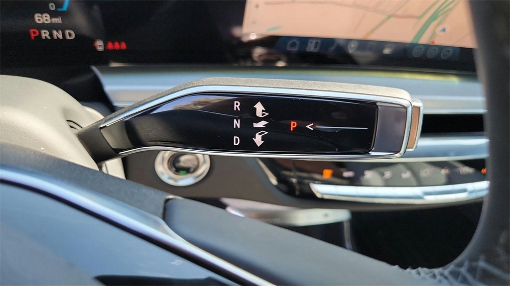 2025 Cadillac LYRIQ Luxury 2